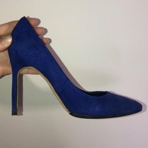 Manolo Blahnik electric blue pumps
36.5 / US 6.5 b